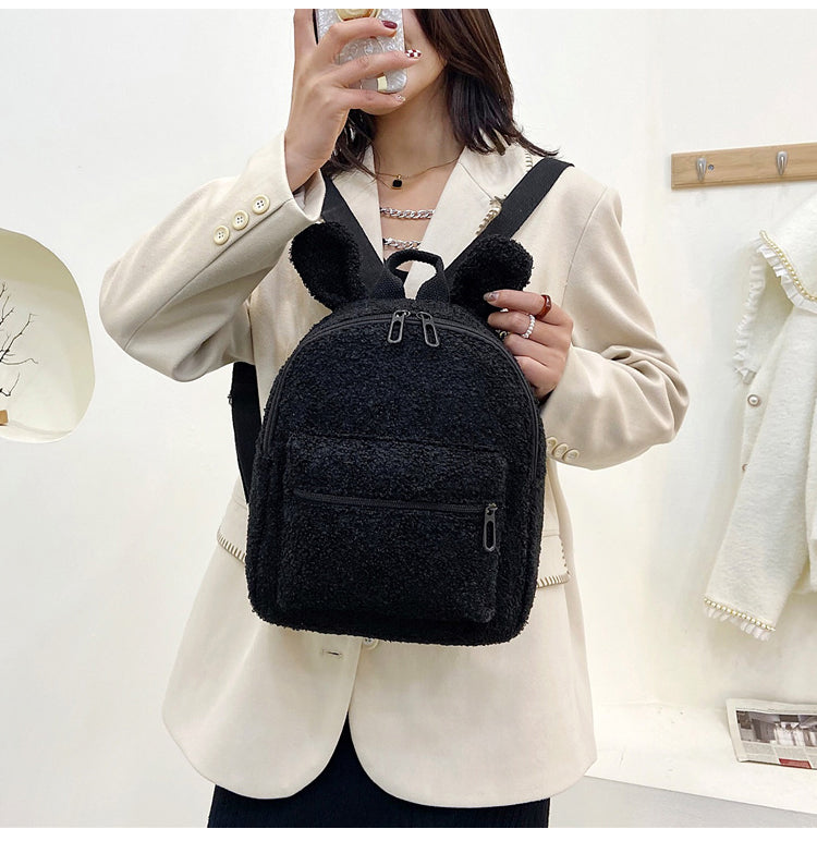 7692 GESSY FURRT BACKPACK IN BLACK