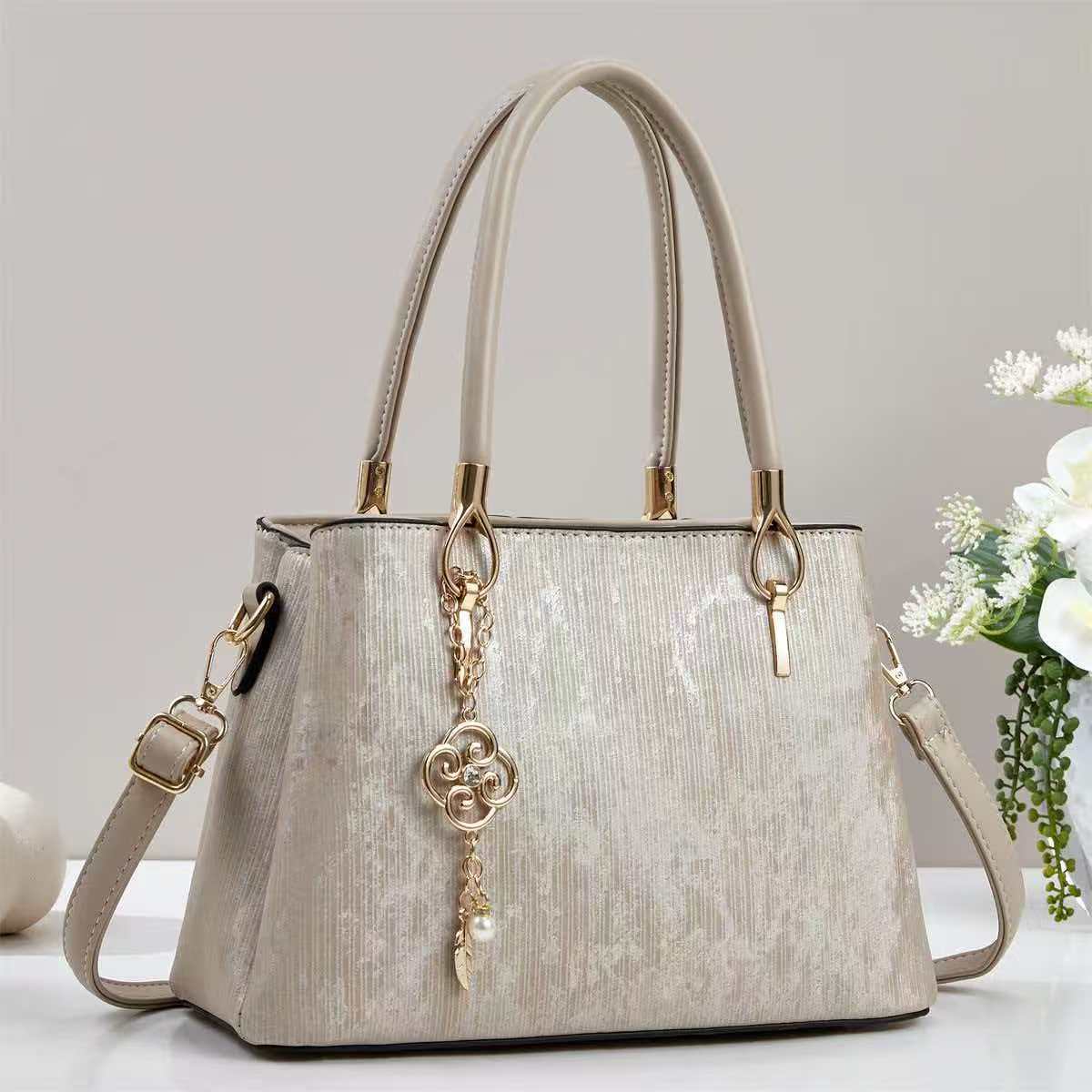 2026 GESSY TOTE BAG