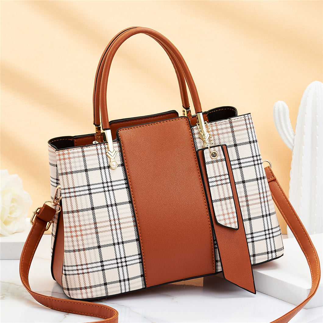 LU153 GESSY HANDBAG IN BROWN