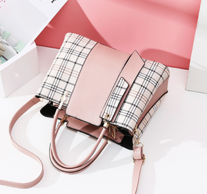 LU153 GESSY PLAID TOTE BAG IN PINK