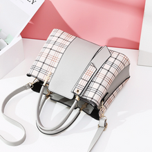 Load image into Gallery viewer, LU153 GESSY PLAID TOTE BAG IN GREY