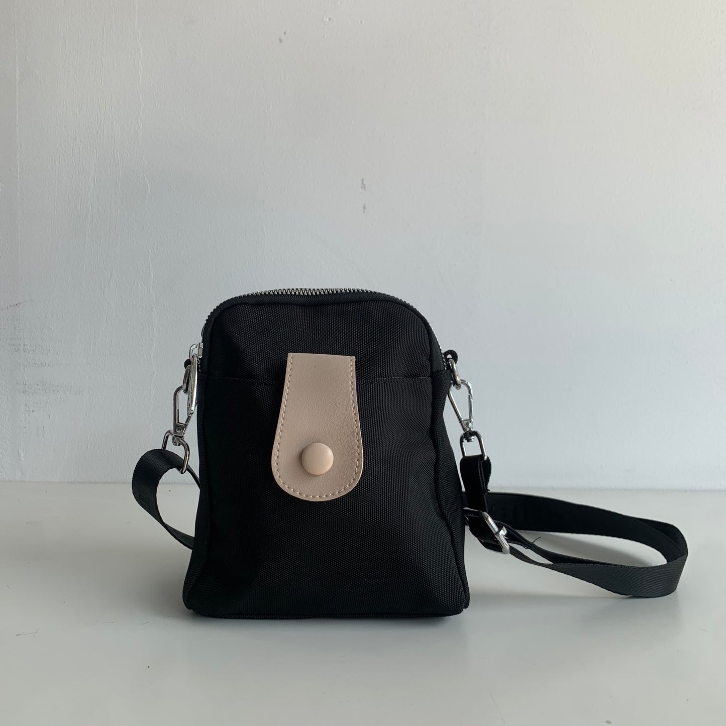 572 GESSY CROSSBODY BAG IN BLACK