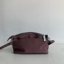 Load image into Gallery viewer, 2001 GESSY CROSSBODY BAG IN BRICK RED