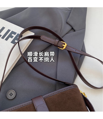 JM1592 GESSY CROSSBODY BAG