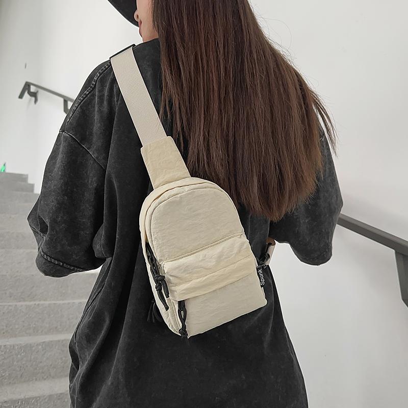 HT2557 GESSY CHEST CROSSBODY BAG