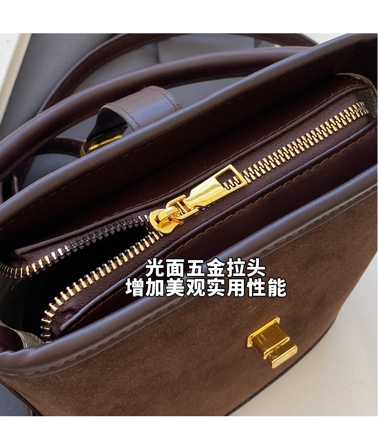 JM1592 GESSY CROSSBODY BAG
