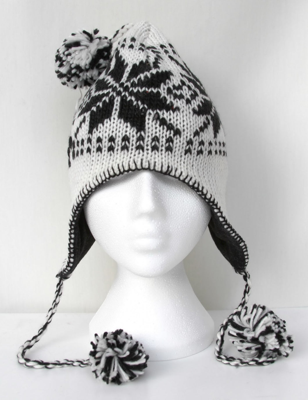 HG02 GESSY HAT IN BLACK AND WHITE