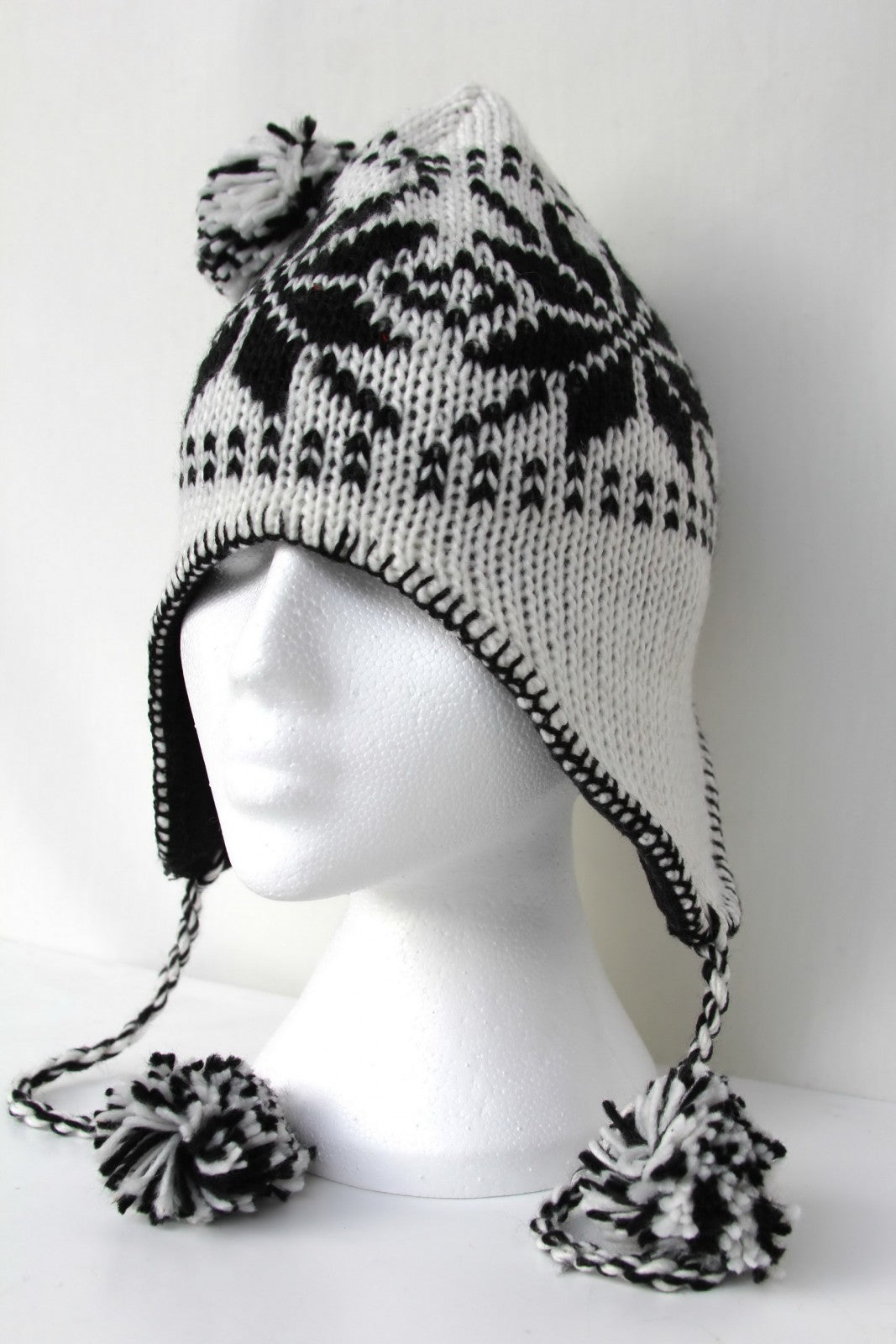 HG02 GESSY HAT IN BLACK AND WHITE