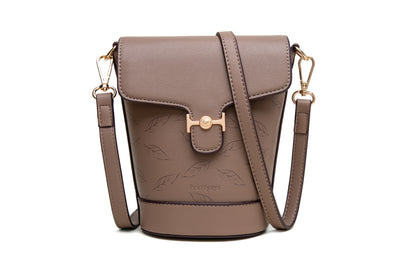 X108 GESSY BUCKET BAG IN BROWN