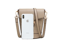 Load image into Gallery viewer, X108 GESSY BUCKET BAG IN APRICOT