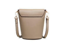 Load image into Gallery viewer, X108 GESSY BUCKET BAG IN APRICOT