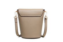 Load image into Gallery viewer, X108 GESSY BUCKET BAG IN YELLOW